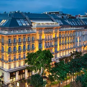 Grand Hotel