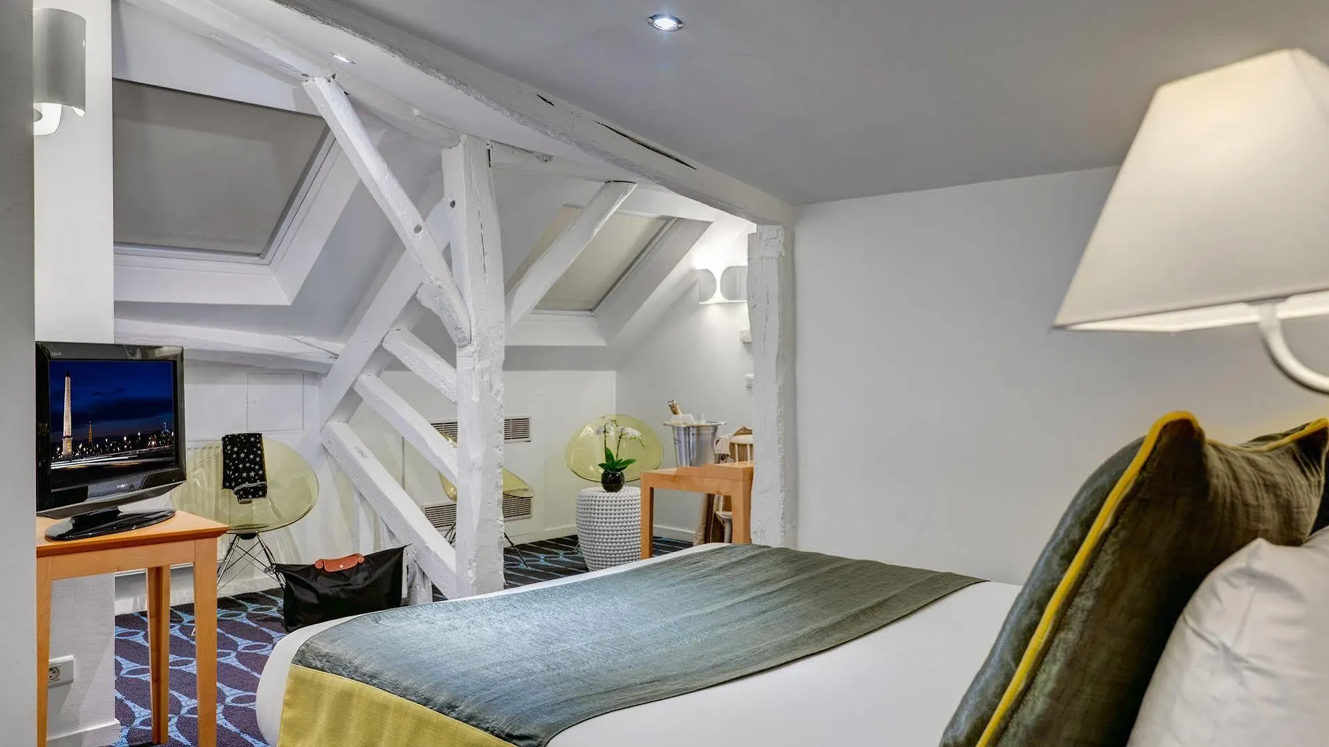 ***  פריז Hotel Lorette - Astotel צרפת